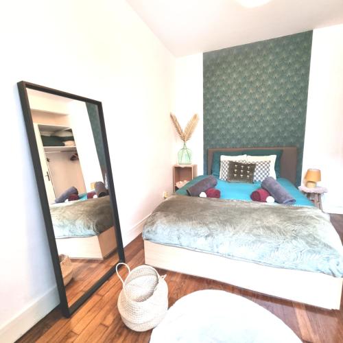 Guestroom, Joli Appartement 20 minutes Paris, Orly, CDG, Disney, Wi-Fi & Netflix in Le Perreux-sur-Marne Guestroom, Joli Appartement 20 minutes Paris, Orly, CDG, Disney, Wi-Fi & Netflix in Le Perreux-sur-Marne
