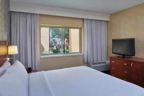 Courtyard By Marriott Detroit Dearborn in Dearborn Courtyard By Marriott Detroit Dearborn in Dearborn