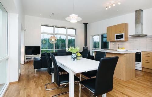 廚房, Beautiful Home In Holmsjo With Wifi in 賀爾約 廚房, Beautiful Home In Holmsjo With Wifi in 賀爾約