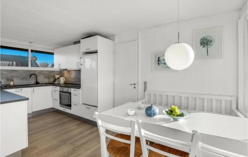 Kitchen, Beautiful Home In Hvide Sande With Wifi in Hvide Sande Kitchen, Beautiful Home In Hvide Sande With Wifi in Hvide Sande