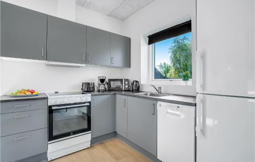 Kitchen, Cozy Home In Ringkøbing With Kitchen in Hee Kitchen, Cozy Home In Ringkøbing With Kitchen in Hee