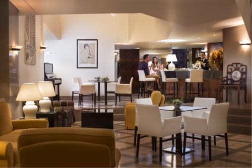 Bar/ Salón, Sardegna Hotel - Suites & Restaurant in Cagliari Bar/ Salón, Sardegna Hotel - Suites & Restaurant in Cagliari