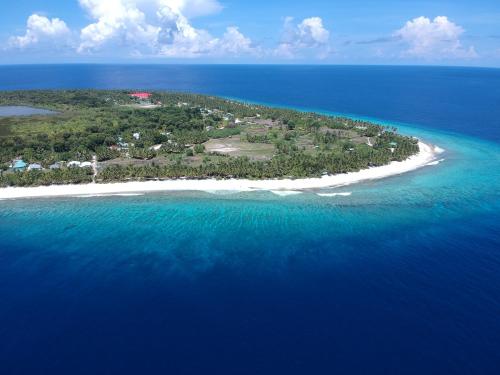 Beach, Isle Royal Inn in Gnaviyani Atoll Beach, Isle Royal Inn in Gnaviyani Atoll