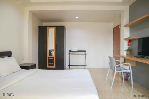 Bed, ดีลิฟวิ่ง เพลส มหาสารคาม in Mahasarakham City Center Bed, ดีลิฟวิ่ง เพลส มหาสารคาม in Mahasarakham City Center