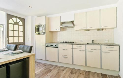 مطبخ, Oud Kempen Bungalow 37 in Stavenisse مطبخ, Oud Kempen Bungalow 37 in Stavenisse