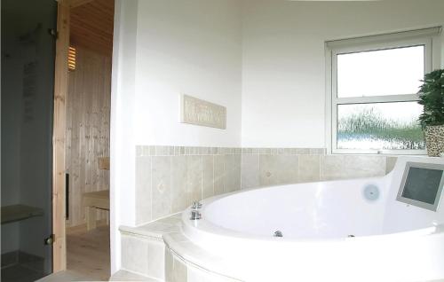 حمام, Holiday Home Skansegardsvej in Hals حمام, Holiday Home Skansegardsvej in Hals