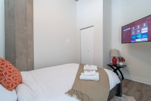 McCormick Place city with view 2br-2ba with parking; sleeps up to 6 in McCormick Place McCormick Place city with view 2br-2ba with parking; sleeps up to 6 in McCormick Place