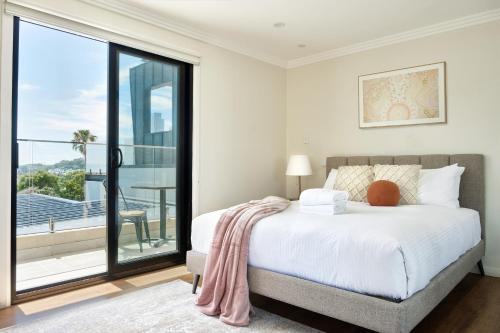10m² 3 spavaća soba, 2 privatna kupaonica Apartman u The Rocks
(Balmain Family Tranquility - Harbour Views) in Balmain 10m² 3 spavaća soba, 2 privatna kupaonica Apartman u The Rocks
(Balmain Family Tranquility - Harbour Views) in Balmain
