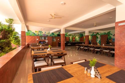 Restaurant, Medhya I Yoga Spa Retreat in Bisuvanahalli Restaurant, Medhya I Yoga Spa Retreat in Bisuvanahalli