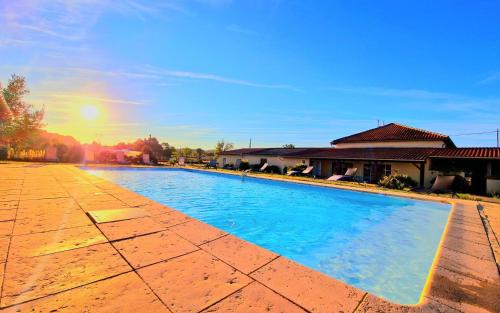 Swimming pool, Le Domaine de Laurolie in Amou Swimming pool, Le Domaine de Laurolie in Amou