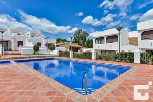 Swimming pool, Villa Mirador de Bassetes 4 - Grupo Turis in Calpe Swimming pool, Villa Mirador de Bassetes 4 - Grupo Turis in Calpe