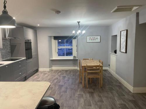 Cosy Apartment above Village Pub in Taddington Cosy Apartment above Village Pub in Taddington