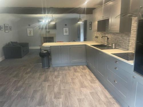 Cosy Apartment above Village Pub in Taddington Cosy Apartment above Village Pub in Taddington