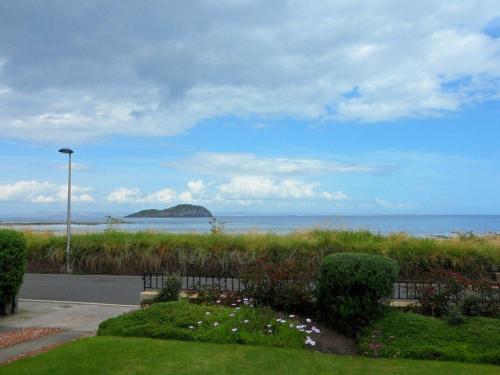 Vista exterior, TenSea in North Berwick Vista exterior, TenSea in North Berwick