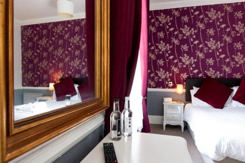 Woodlands Lodge Hotel in Netley Marsh Woodlands Lodge Hotel in Netley Marsh
