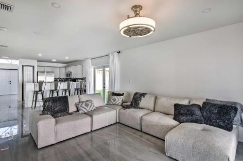 Luxury 3BR-2 1/2 Bath w/Patio Entertainment area in Country Club Luxury 3BR-2 1/2 Bath w/Patio Entertainment area in Country Club