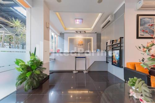 Előcsarnok, Alqueby Hotel near Kiara Artha Park & Trans Studio Mall Mitra RedDoorz in Kiaracondong Előcsarnok, Alqueby Hotel near Kiara Artha Park & Trans Studio Mall Mitra RedDoorz in Kiaracondong