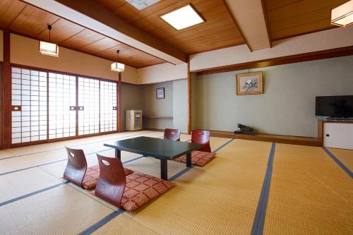 호텔 뉴 츠루타 (Hotel New Tsuruta) near WANDER COMPASS BEPPU 호텔 뉴 츠루타 (Hotel New Tsuruta) near WANDER COMPASS BEPPU