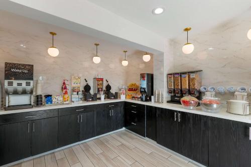 Ресторан, La Quinta Inn & Suites by Wyndham Des Moines West Clive in Клайв (Айова) Ресторан, La Quinta Inn & Suites by Wyndham Des Moines West Clive in Клайв (Айова)