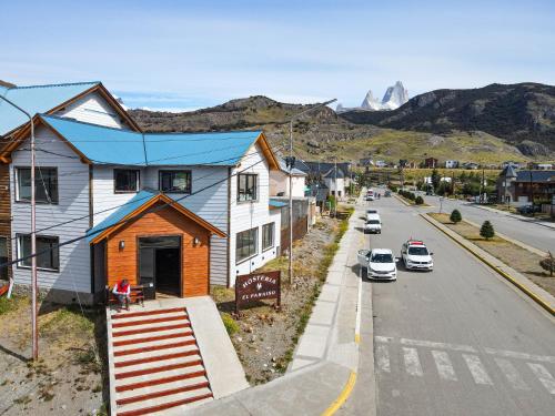 Hotellet från utsidan, Hosteria El Paraiso in El Chaltén Hotellet från utsidan, Hosteria El Paraiso in El Chaltén
