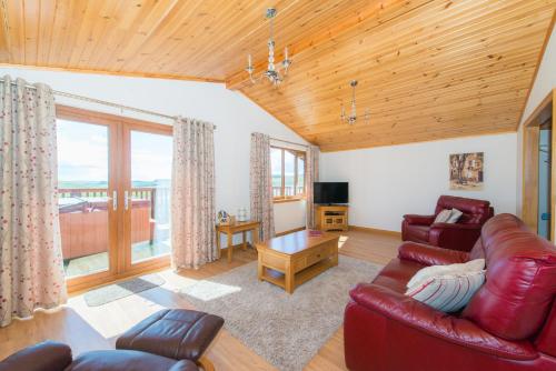 Barn Lodge with Hot Tub in Cupar Barn Lodge with Hot Tub in Cupar