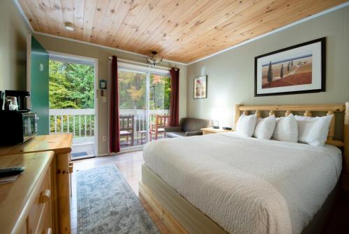 The Juliana Resort in Diamond Point (NY) The Juliana Resort in Diamond Point (NY)
