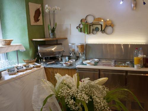 Restaurant, Hotel le Grillon in Strasbourg Suburbii Restaurant, Hotel le Grillon in Strasbourg Suburbii
