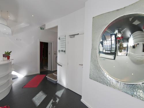 Vestíbulo, Hotel le Grillon in Strasbourg Suburbs Vestíbulo, Hotel le Grillon in Strasbourg Suburbs