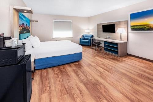 聖安東尼奧東南戴斯套房酒店 - 近AT&T中心 (Days Inn & Suites by Wyndham San Antonio near AT&T Center) in 聖安東尼奧國際機場 聖安東尼奧東南戴斯套房酒店 - 近AT&T中心 (Days Inn & Suites by Wyndham San Antonio near AT&T Center) in 聖安東尼奧國際機場