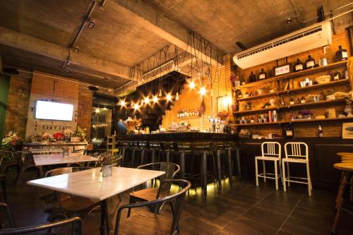 トニー ロッジ13