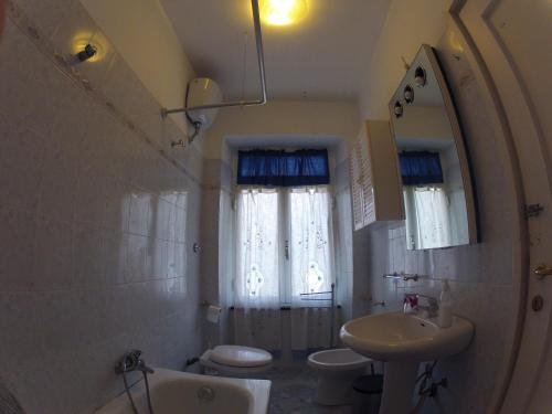 ห้องน้ำ, B&B Il Cedro in เจนัว ซิตี้ เซ็นเตอร์ ห้องน้ำ, B&B Il Cedro in เจนัว ซิตี้ เซ็นเตอร์