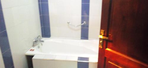 Baño, Terezina Guest House and Holiday home Pakwach Uganda in Arua Baño, Terezina Guest House and Holiday home Pakwach Uganda in Arua