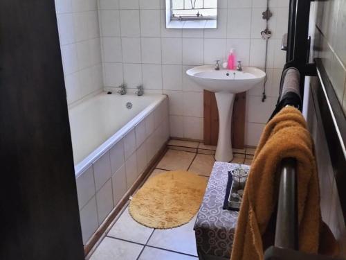 Kamar Mandi, Garden Cottage Guest House in De Aar Kamar Mandi, Garden Cottage Guest House in De Aar