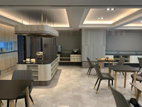 อาหารและเครื่องดื่ม, โรงแรมธนาวิสุทธิ์ (Thana Wisut Hotel) near วัดโสมนัสวิหาร อาหารและเครื่องดื่ม, โรงแรมธนาวิสุทธิ์ (Thana Wisut Hotel) near วัดโสมนัสวิหาร