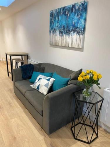Stylish 1 bedroom studio outdoor area and hot tub in Littledown and Iford Stylish 1 bedroom studio outdoor area and hot tub in Littledown and Iford