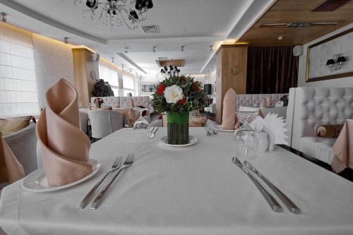 Boutique Hotel Molly O'Brain in Khanty-Mansiysk Boutique Hotel Molly O'Brain in Khanty-Mansiysk