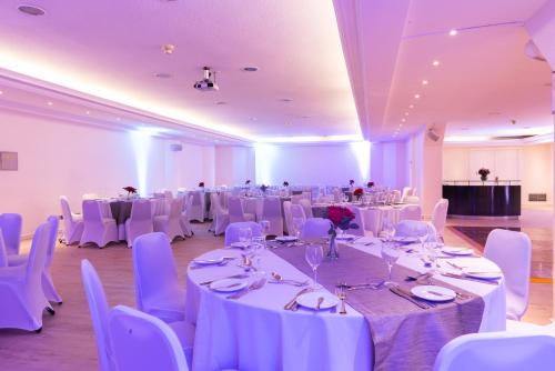 Bilik mesyuarat / dewan besar, Hotel Neruda in Santiago Bilik mesyuarat / dewan besar, Hotel Neruda in Santiago