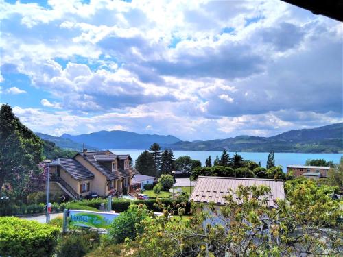 Uitzicht, Montagne in Savines Le Lac Uitzicht, Montagne in Savines Le Lac