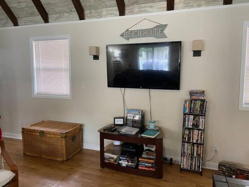 Guestroom, Cottage by the bay, sleeps 8 near Rehoboth beach in Long Neck (DE) Guestroom, Cottage by the bay, sleeps 8 near Rehoboth beach in Long Neck (DE)