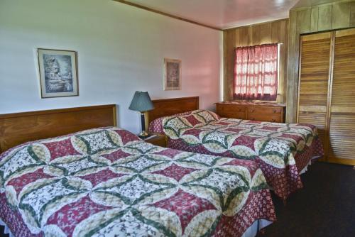 Guestroom, Lake Ida Beach Resort in Winter Haven (FL) Guestroom, Lake Ida Beach Resort in Winter Haven (FL)