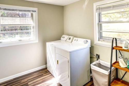 Mebane Vacation Rental with Fire Pit and Yard! in Mebane (NC) Mebane Vacation Rental with Fire Pit and Yard! in Mebane (NC)