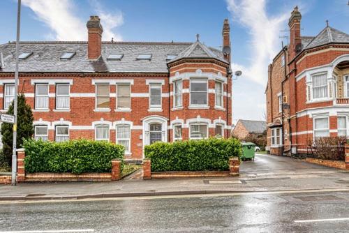 Modern 1 Bedroom Apartment.