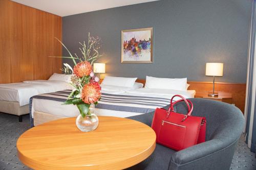 Guestroom, Maritim Hotel Ulm in Ulm Guestroom, Maritim Hotel Ulm in Ulm