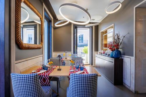 Restaurant, Singer Palace Hotel in Pantheon Restaurant, Singer Palace Hotel in Pantheon