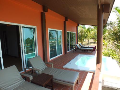 شرفة/ تراس, C&N Kho Khao Beach Resort in كوء كوء كاو شرفة/ تراس, C&N Kho Khao Beach Resort in كوء كوء كاو