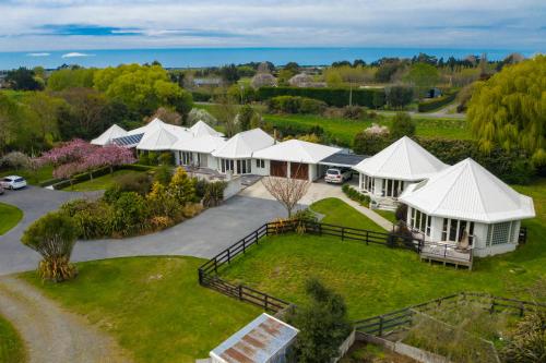 Silverstream Alpaca Farmstay & Tour in Ohoka Silverstream Alpaca Farmstay & Tour in Ohoka