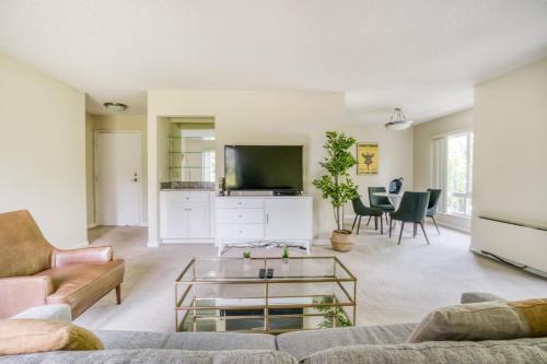 High-End 1BR with Spa and Pool Access