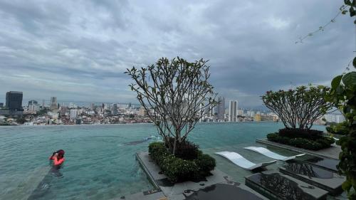 Swimming pool, 23A11Beacon#G'town#InfinityPool in George Town Swimming pool, 23A11Beacon#G'town#InfinityPool in George Town