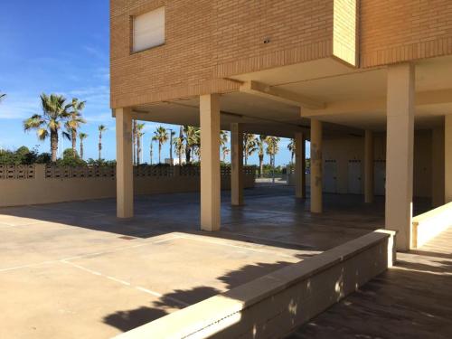 Apartamento a 100 metros de la playa con grande terraza y vistas al mar in 達伊穆茲 Apartamento a 100 metros de la playa con grande terraza y vistas al mar in 達伊穆茲