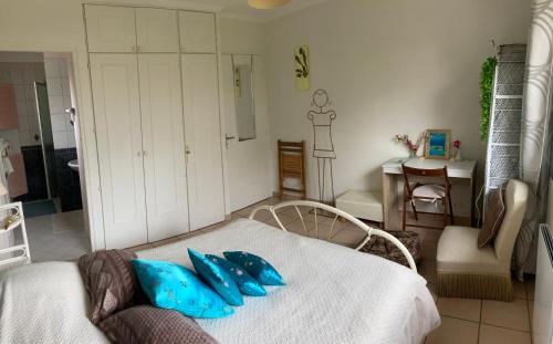 Maison Chevreuse, chambre chez l'habitant in Saint-Remy-les-Chevreuse Maison Chevreuse, chambre chez l'habitant in Saint-Remy-les-Chevreuse